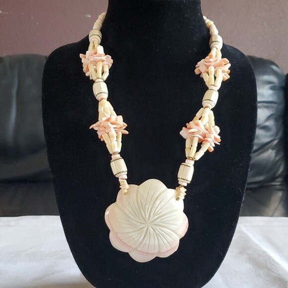 Radiant Mother of Pearl Shell Pendant Necklace - Distinctive Coastal Find - Picture 7 of 7